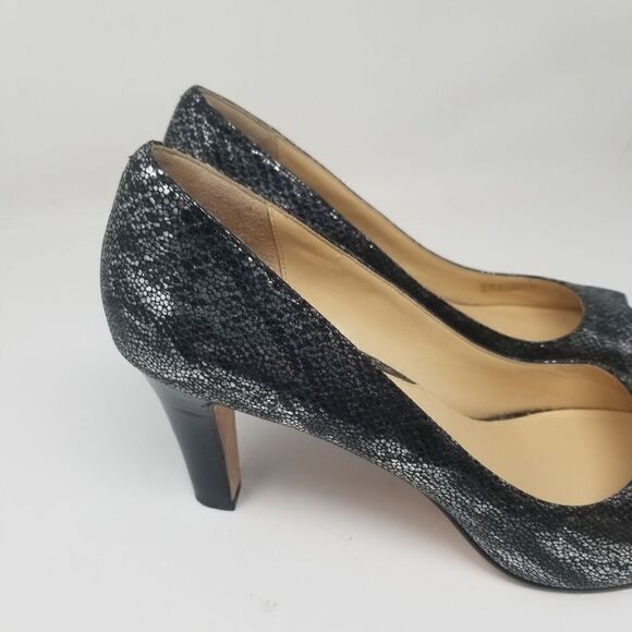 COLE HAAN PEEP TOE HEELS. BLACK SILVER TEXTURE. SIZE 9B. - Picture 9 of 16